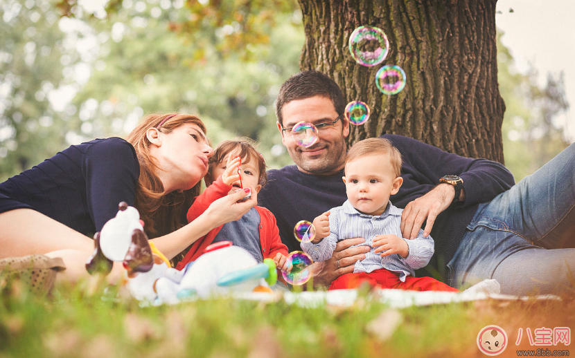 有必要跟嬰兒聊天嗎 寶寶很小就和他說話好不好 有必要跟嬰兒聊天嗎 寶寶很小就和他說話好不好