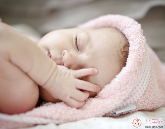 寶寶睡覺老是一抖一抖怎么辦 寶寶睡覺時突然抖動怎么回事 寶寶睡覺老是一抖一抖怎么辦 寶寶睡覺時突然抖動怎么回事