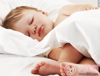 新生兒睡覺哼哼唧唧正常嗎 寶寶睡覺哼哼唧唧怎么辦