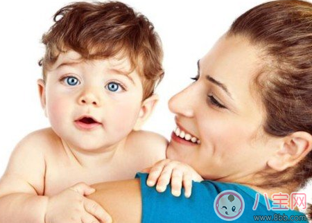 新生兒什么時(shí)候能看見東西 新生兒多久會(huì)認(rèn)識(shí)媽媽