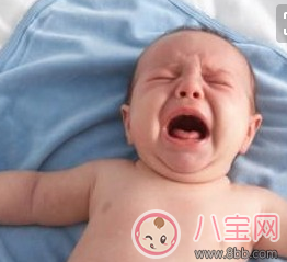 寶寶哭鬧不睡覺怎么辦 寶寶睡覺不踏實易驚醒怎么回事