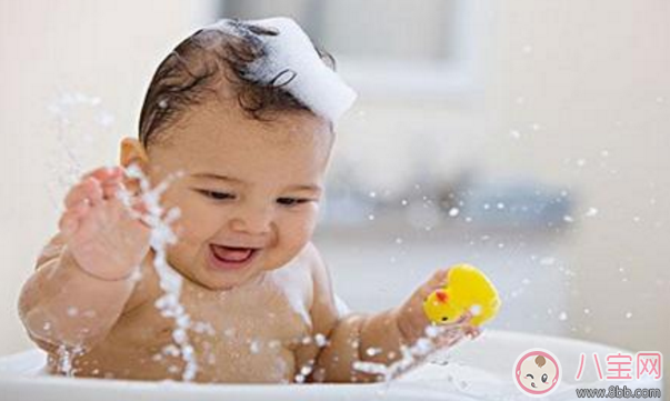 給寶寶喂奶之后洗澡影響消化嗎 什么時候不適合給小孩洗澡2018