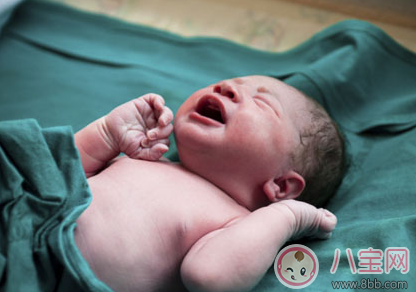 怎么讓新生兒有安全感 新生兒缺乏安全感有哪些表現