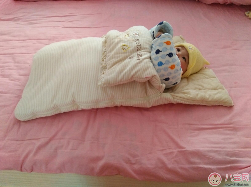 寶寶睡覺(jué)睡不安穩(wěn)怎么辦 怎么避免孩子睡覺(jué)踢被子