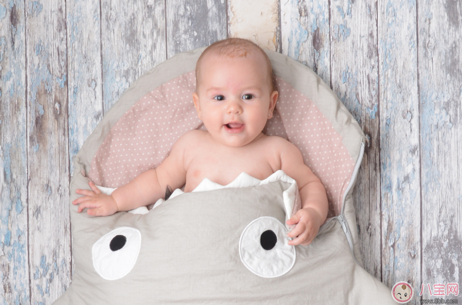 寶寶睡覺(jué)睡不安穩(wěn)怎么辦 怎么避免孩子睡覺(jué)踢被子