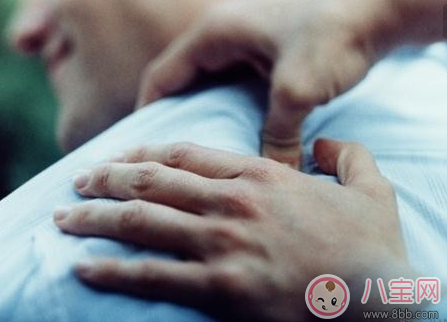 忽然肩膀酸疼怎么辦 緩解肩部疼痛的小妙招 忽然肩膀酸疼怎么辦 緩解肩部疼痛的小妙招