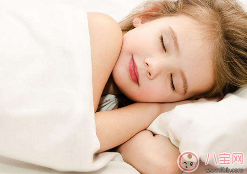 孩子什么時(shí)候分床睡比較好 寶寶分床睡的小技巧