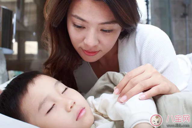 孩子不喜歡分床睡怎么辦 引導孩子分床睡的方法是什么