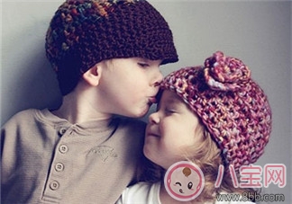 發現孩子早戀了怎么辦 怎樣與早戀的孩子溝通呢 發現孩子早戀了怎么辦 怎樣與早戀的孩子溝通呢