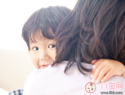 孩子依賴性太強怎么辦 孩子過于粘人怎么教育