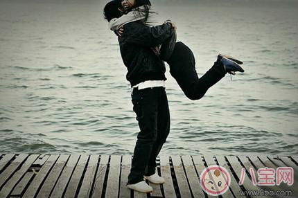 第一次親嘴是什么感覺(jué) 為什么親嘴的時(shí)候女人總是會(huì)閉著眼