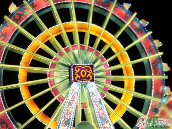 元宵節看花燈圖片 2018元宵節看燈花說說朋友圈