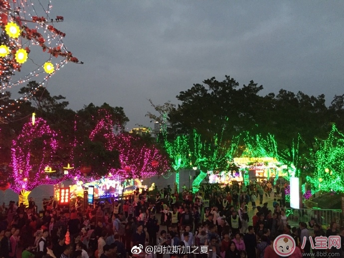 元宵節看花燈圖片 2018元宵節看燈花說說朋友圈