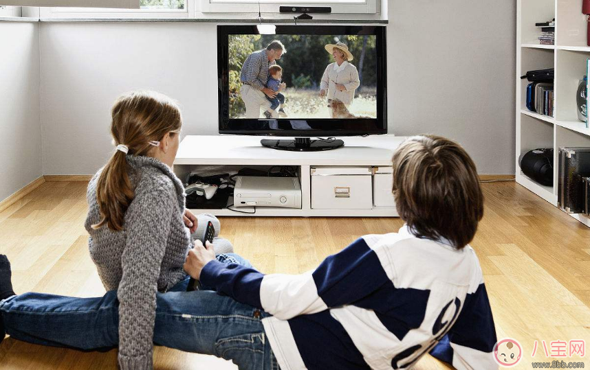 孩子熱愛看電視影響視力怎么辦 孩子的視力不好怎么讓他不看電視