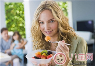 坐月子吃水果需要燙嗎 月子里吃水果能不用開水燙直接吃嗎