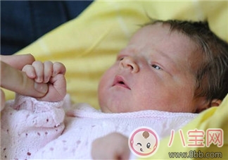 新生兒出現水腫怎么回事 新生兒正常與病態現象的區別