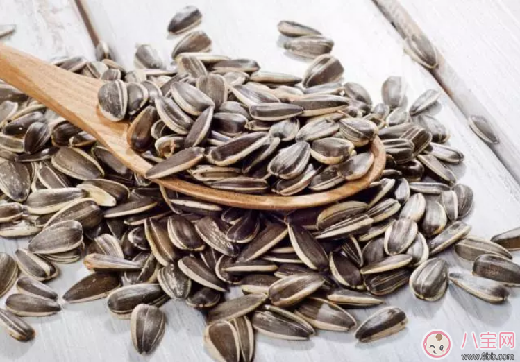 哪些食物寶寶不能吃 應該避免喂嬰兒吃的食物有哪些