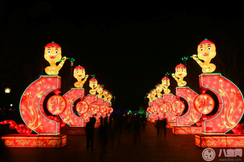 元宵節(jié)看燈展曬圖的心情句子 2018正月十五看燈展說(shuō)說(shuō)句子朋友圈