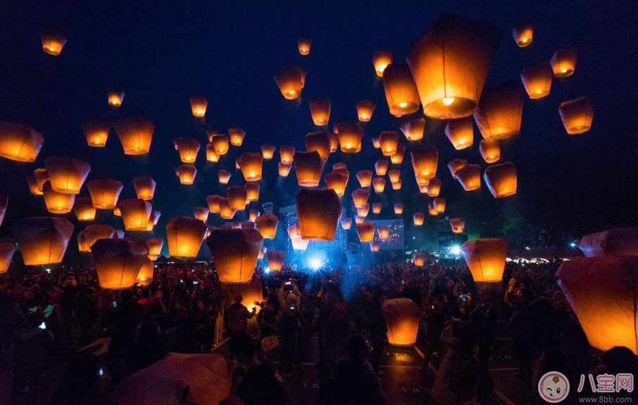 元宵節放孔明燈心情說說 正月十五放孔明燈怎么發說說朋友圈