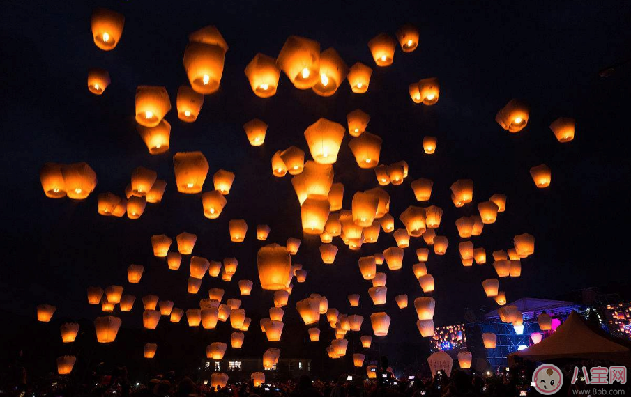 元宵節放孔明燈心情說說 正月十五放孔明燈怎么發說說朋友圈