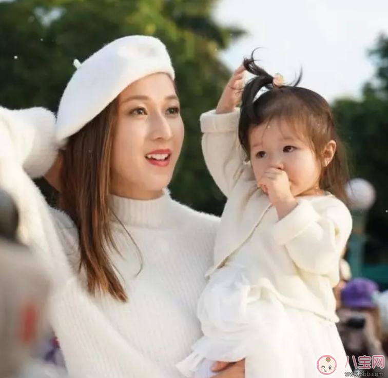 鐘嘉欣懷二胎幾個月了 鐘嘉欣二胎什么時候是預產(chǎn)期