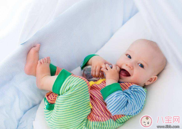 產(chǎn)后初乳有什么優(yōu)點(diǎn)2018 寶寶吃母乳奶粉差別嗎