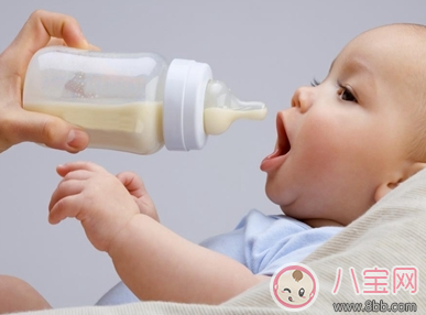 寶寶總是嗆奶怎么辦 預(yù)防寶寶嗆奶與應(yīng)急處理