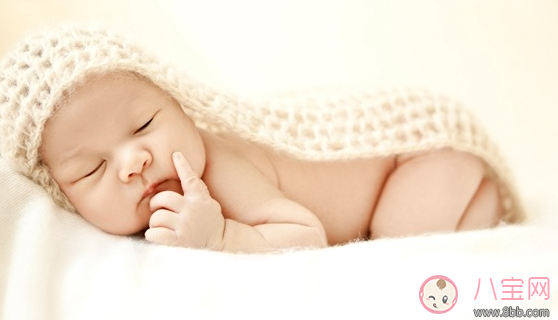 新生兒哭鬧不睡覺怎么回事 新生兒愛哭怎么安撫