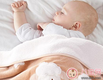 新生兒哭鬧不睡覺怎么回事 新生兒愛哭怎么安撫