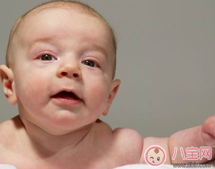 新生兒鼻塞正常嗎 新生兒鼻塞要不要吃藥 