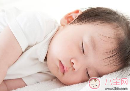 寶寶一天睡多久才算正常 3個月左右寶寶睡眠標準