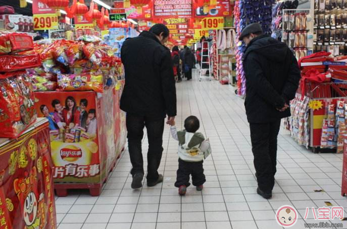 孩子去超市就想要買東西怎么辦 怎么合理解決孩子去超市就想要東西的習慣 孩子去超市就想要買東西怎么辦 怎么合理解決孩子去超市就想要東西的習慣