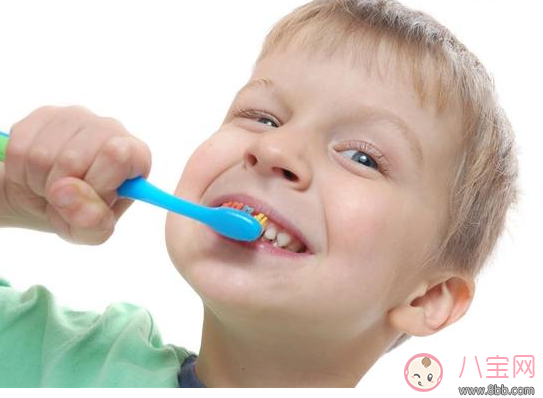 孩子乳牙碰松動了怎么辦 孩子換牙早好還是晚好