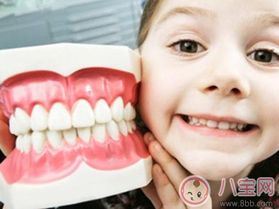 孩子乳牙碰松動了怎么辦 孩子換牙早好還是晚好