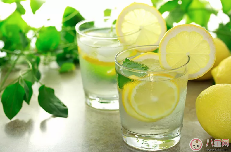 哺乳期能喝檸檬水嗎 檸檬水可以凈化母乳嗎 哺乳期能喝檸檬水嗎 檸檬水可以凈化母乳嗎