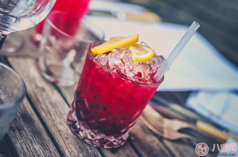 哺乳期能喝檸檬水嗎 檸檬水可以凈化母乳嗎 哺乳期能喝檸檬水嗎 檸檬水可以凈化母乳嗎