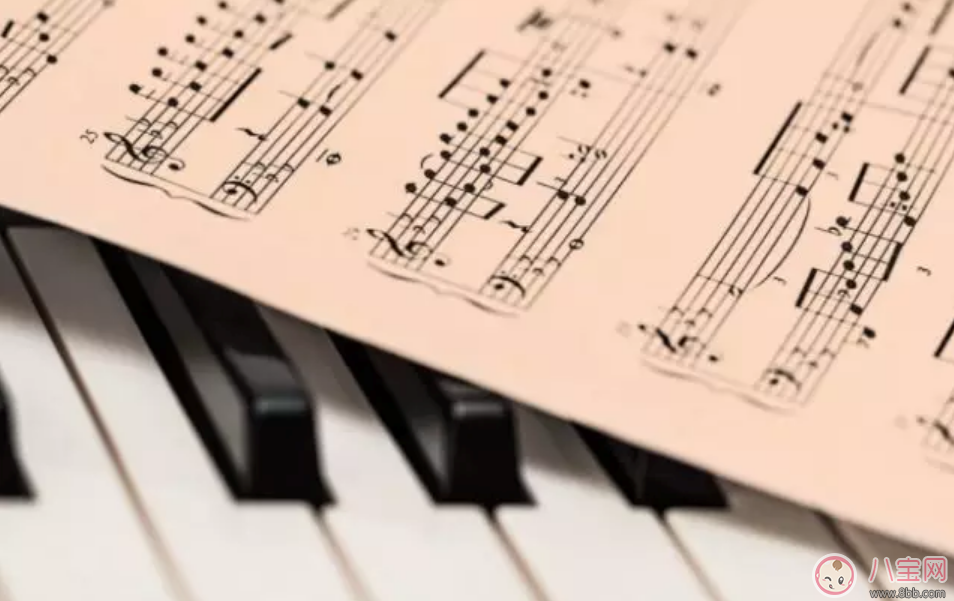 彈鋼琴?gòu)棔?huì)導(dǎo)致近視是真的嗎 為什么練鋼琴的孩子多數(shù)都近視