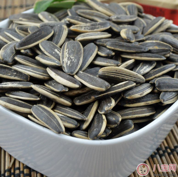 一歲寶寶可以吃瓜子嗎 一歲多的小孩子能吃瓜子嗎