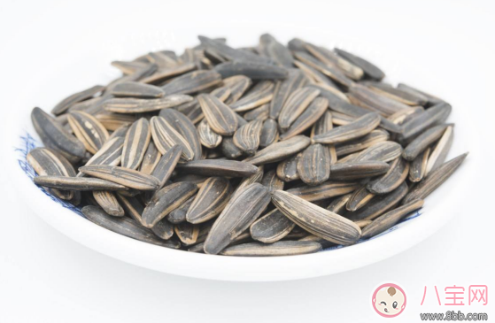 一歲寶寶可以吃瓜子嗎 一歲多的小孩子能吃瓜子嗎