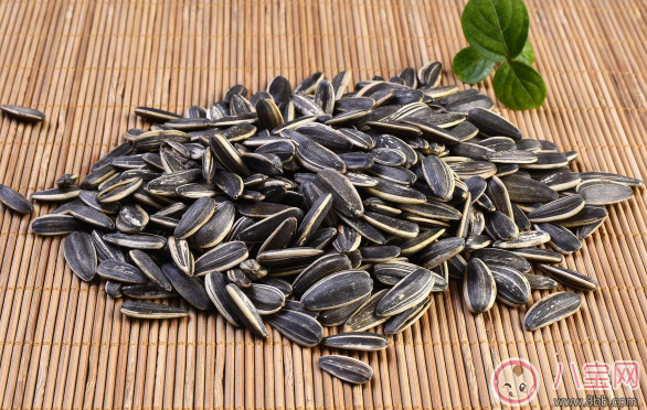 一歲寶寶可以吃瓜子嗎 一歲多的小孩子能吃瓜子嗎