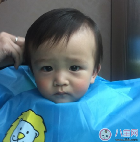 自己幫寶寶剪頭發(fā)說說 親自幫寶寶剪頭發(fā)發(fā)朋友圈句子心情