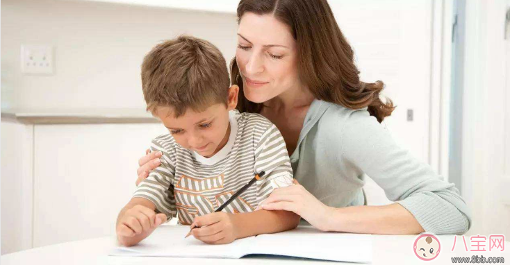 陪孩子寫作業說說快崩潰了的說說 陪孩子寫作業抓狂的心情短語