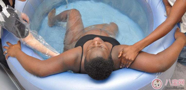 水中分娩時嬰兒會嗆水嗎 為什么水中分娩的寶寶不會嗆水