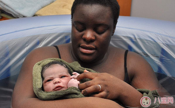 水中分娩時嬰兒會嗆水嗎 為什么水中分娩的寶寶不會嗆水