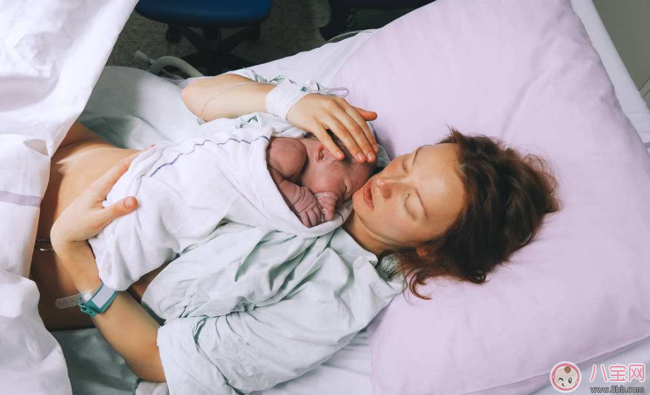 二胎媽媽在樓道里生娃要注意什么 二胎媽媽突然要生了怎么辦