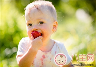 帶孩子摘草莓怎么發朋友圈 帶孩子摘草莓曬圖心情說說