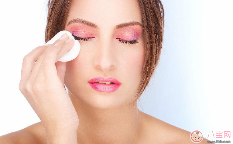 卸妝油和卸妝水潔面乳哪個(gè)好 如何選擇適合自己的潔面產(chǎn)品