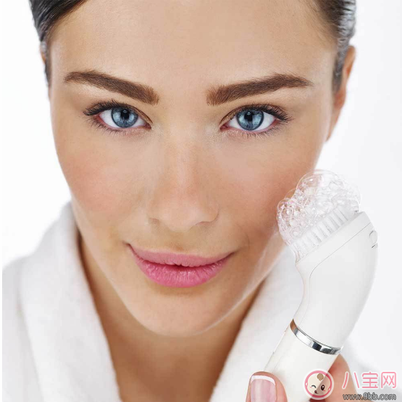 卸妝油和卸妝水潔面乳哪個(gè)好 如何選擇適合自己的潔面產(chǎn)品