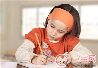 孩子寫(xiě)作業(yè)問(wèn)題多怎么辦 如何讓小孩子愛(ài)寫(xiě)作業(yè)