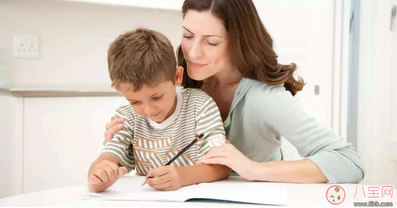 孩子寫(xiě)作業(yè)問(wèn)題多怎么辦 如何讓小孩子愛(ài)寫(xiě)作業(yè)